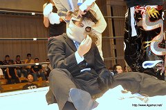 画像ギャラリー No.010のサムネイル画像 / SMASH.19の会場で「信長の野望 Online」×「のぶニャがの野望」“髪切デスマッチ”がついに決着。ニャラキヒロシゲ氏が落ち武者（？）になった断髪式の模様をレポート
