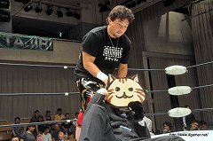 画像ギャラリー No.012のサムネイル画像 / SMASH.19の会場で「信長の野望 Online」×「のぶニャがの野望」“髪切デスマッチ”がついに決着。ニャラキヒロシゲ氏が落ち武者（？）になった断髪式の模様をレポート