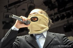 画像ギャラリー No.014のサムネイル画像 / SMASH.19の会場で「信長の野望 Online」×「のぶニャがの野望」“髪切デスマッチ”がついに決着。ニャラキヒロシゲ氏が落ち武者（？）になった断髪式の模様をレポート