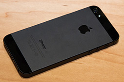 画像ギャラリー No.005のサムネイル画像 / Apple，「iPhone 5」を日本国内で披露。実機をフォトレポート形式でお届け