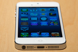 画像ギャラリー No.007のサムネイル画像 / Apple，「iPhone 5」を日本国内で披露。実機をフォトレポート形式でお届け