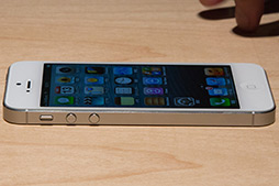 画像ギャラリー No.009のサムネイル画像 / Apple，「iPhone 5」を日本国内で披露。実機をフォトレポート形式でお届け