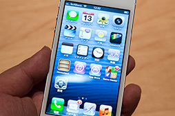 画像ギャラリー No.010のサムネイル画像 / Apple，「iPhone 5」を日本国内で披露。実機をフォトレポート形式でお届け
