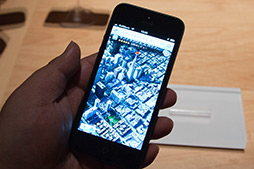 画像ギャラリー No.011のサムネイル画像 / Apple，「iPhone 5」を日本国内で披露。実機をフォトレポート形式でお届け