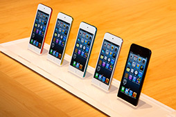 画像ギャラリー No.012のサムネイル画像 / Apple，「iPhone 5」を日本国内で披露。実機をフォトレポート形式でお届け