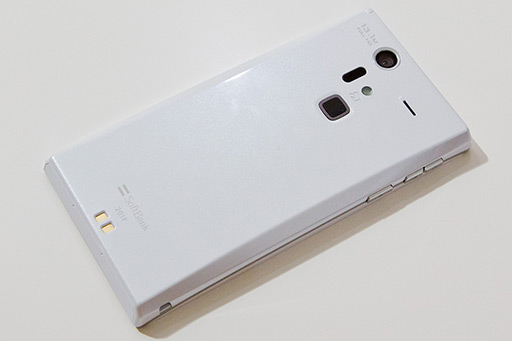 画像ギャラリー No.019のサムネイル画像 / ソフトバンクモバイル，2012年冬・2013年春モデルのスマートフォンを発表。全機種が下り最大110Mbpsの通信方式「AXGP」こと「SoftBank 4G」に対応
