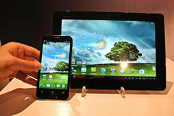 画像ギャラリー No.004のサムネイル画像 / ASUS，タブレットにもなるAndroidスマートフォン「PadFone 2」を発表。2012年内に日本国内で発売される予定