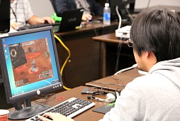 画像ギャラリー No.003のサムネイル画像 / 「FEZ」でスクウェア・エニックスとゲームポットが激突!?　バリスタ情報なども飛び出したイベント「会社対抗タイニーバンクェット」レポート