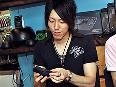 画像ギャラリー No.044のサムネイル画像 / KeNNy，uNleashed & fumio×MSY。「ゲーマー視点でRazer Mambaを評価する」座談会レポートを掲載