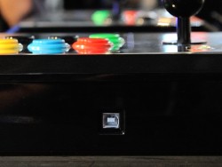 画像ギャラリー No.010のサムネイル画像 / アーケードスティックの新星，RazerのXbox 360用アーケードスティックはいかにして生まれ，どこを目指すのか。Razerの担当者に聞いてみた