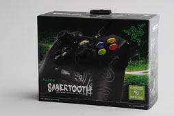 画像ギャラリー No.002のサムネイル画像 / Razer，Xbox 360＆PC向けの多ボタン＆高機能ゲームパッド「Sabertooth」を発表。さっそく使ってみた 