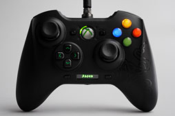 画像ギャラリー No.007のサムネイル画像 / Razer，Xbox 360＆PC向けの多ボタン＆高機能ゲームパッド「Sabertooth」を発表。さっそく使ってみた 