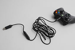 画像ギャラリー No.009のサムネイル画像 / Razer，Xbox 360＆PC向けの多ボタン＆高機能ゲームパッド「Sabertooth」を発表。さっそく使ってみた 