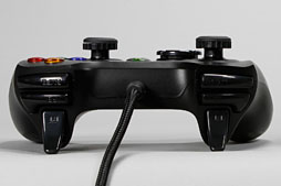 画像ギャラリー No.011のサムネイル画像 / Razer，Xbox 360＆PC向けの多ボタン＆高機能ゲームパッド「Sabertooth」を発表。さっそく使ってみた 