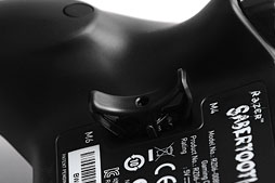 画像ギャラリー No.013のサムネイル画像 / Razer，Xbox 360＆PC向けの多ボタン＆高機能ゲームパッド「Sabertooth」を発表。さっそく使ってみた 