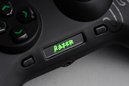 画像ギャラリー No.014のサムネイル画像 / Razer，Xbox 360＆PC向けの多ボタン＆高機能ゲームパッド「Sabertooth」を発表。さっそく使ってみた 