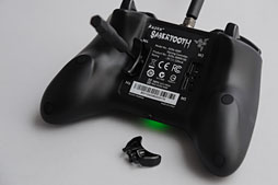 画像ギャラリー No.015のサムネイル画像 / Razer，Xbox 360＆PC向けの多ボタン＆高機能ゲームパッド「Sabertooth」を発表。さっそく使ってみた 
