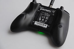 画像ギャラリー No.017のサムネイル画像 / Razer，Xbox 360＆PC向けの多ボタン＆高機能ゲームパッド「Sabertooth」を発表。さっそく使ってみた 