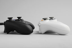 画像ギャラリー No.025のサムネイル画像 / Razer，Xbox 360＆PC向けの多ボタン＆高機能ゲームパッド「Sabertooth」を発表。さっそく使ってみた 