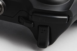 画像ギャラリー No.031のサムネイル画像 / Razer，Xbox 360＆PC向けの多ボタン＆高機能ゲームパッド「Sabertooth」を発表。さっそく使ってみた 