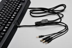 画像ギャラリー No.017のサムネイル画像 / 「Razer BlackWidow Ultimate 2013」を試す。青軸採用のゲーマー向けキーボードは，2013年モデルで何が変わったか
