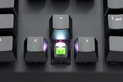 画像ギャラリー No.003のサムネイル画像 / 「Razer BlackWidow X Chroma」英語配列モデルを試す。「X」付きのBlackWidowは，従来モデルと何が違うのか