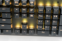 画像ギャラリー No.016のサムネイル画像 / 「Razer BlackWidow X Chroma」英語配列モデルを試す。「X」付きのBlackWidowは，従来モデルと何が違うのか