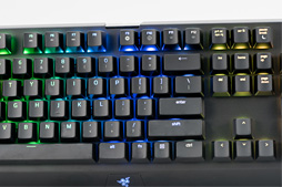 画像ギャラリー No.018のサムネイル画像 / 「Razer BlackWidow X Chroma」英語配列モデルを試す。「X」付きのBlackWidowは，従来モデルと何が違うのか