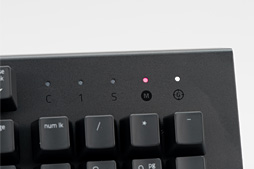 画像ギャラリー No.026のサムネイル画像 / 「Razer BlackWidow X Chroma」英語配列モデルを試す。「X」付きのBlackWidowは，従来モデルと何が違うのか