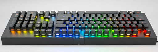 画像ギャラリー No.031のサムネイル画像 / 「Razer BlackWidow X Chroma」英語配列モデルを試す。「X」付きのBlackWidowは，従来モデルと何が違うのか