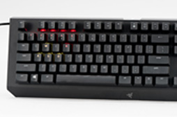 画像ギャラリー No.033のサムネイル画像 / 「Razer BlackWidow X Chroma」英語配列モデルを試す。「X」付きのBlackWidowは，従来モデルと何が違うのか