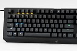 画像ギャラリー No.036のサムネイル画像 / 「Razer BlackWidow X Chroma」英語配列モデルを試す。「X」付きのBlackWidowは，従来モデルと何が違うのか