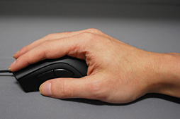 画像ギャラリー No.032のサムネイル画像 / 「Razer DeathAdder Elite」レビュー。ド定番マウスシリーズの最新作は，ゲーマーの期待に応えてくれるか