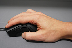 画像ギャラリー No.033のサムネイル画像 / 「Razer DeathAdder Elite」レビュー。ド定番マウスシリーズの最新作は，ゲーマーの期待に応えてくれるか