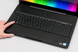 画像ギャラリー No.012のサムネイル画像 / 「Razer Blade Pro」ノートPCの2017年モデルを試す。薄型メカニカルキースイッチはとにかく素晴らしく，これだけでも買う価値がある