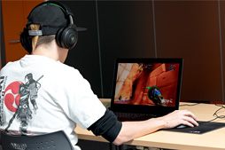 画像ギャラリー No.027のサムネイル画像 / 「Razer Blade Pro」ノートPCの2017年モデルを試す。薄型メカニカルキースイッチはとにかく素晴らしく，これだけでも買う価値がある