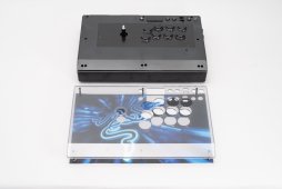 画像ギャラリー No.011のサムネイル画像 / Razerの新作アーケードスティック「Panthera Evo」レビュー。機能性と可搬性を兼ね備えた，トーナメントを勝ち抜くための1台