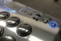 画像ギャラリー No.022のサムネイル画像 / Razerの新作アーケードスティック「Panthera Evo」レビュー。機能性と可搬性を兼ね備えた，トーナメントを勝ち抜くための1台