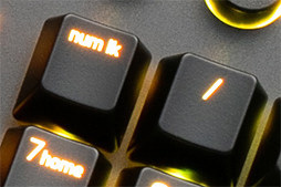 画像ギャラリー No.023のサムネイル画像 / 【PR】Razerの光学式キーボード「Huntsman V2 Analog」は，アナログ入力機能で当たり前のゲーマー向けキーボードを超えた