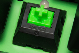 画像ギャラリー No.004のサムネイル画像 / 【PR】Razerのミニキーボード「BlackWidow V3 Mini」を試す。ワイヤレスでもUSBでも使える便利さが魅力だ