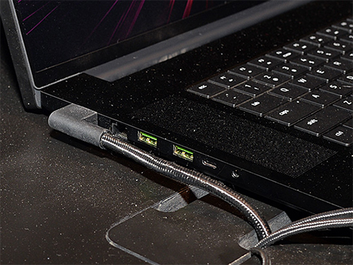 画像ギャラリー No.002のサムネイル画像 / Thunderbolt 5搭載の「Razer Blade 18」で4K×3画面でのゲームプレイが可能に？ CES 2024のRazerブースをレポート