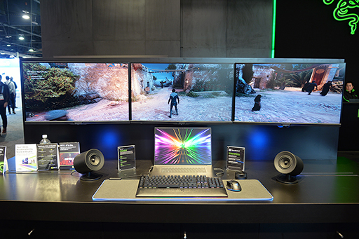 画像ギャラリー No.004のサムネイル画像 / Thunderbolt 5搭載の「Razer Blade 18」で4K×3画面でのゲームプレイが可能に？ CES 2024のRazerブースをレポート
