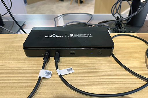 画像ギャラリー No.006のサムネイル画像 / Thunderbolt 5搭載の「Razer Blade 18」で4K×3画面でのゲームプレイが可能に？ CES 2024のRazerブースをレポート