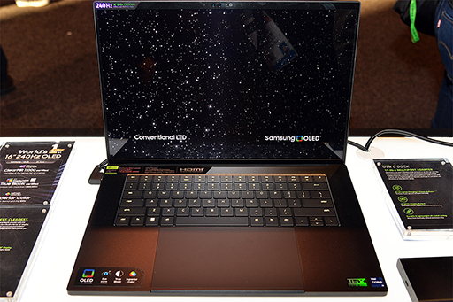 画像ギャラリー No.008のサムネイル画像 / Thunderbolt 5搭載の「Razer Blade 18」で4K×3画面でのゲームプレイが可能に？ CES 2024のRazerブースをレポート