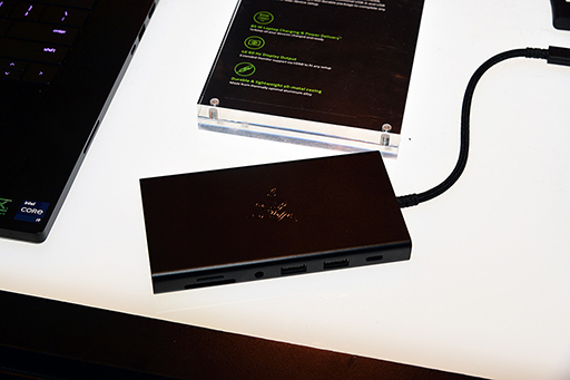 画像ギャラリー No.010のサムネイル画像 / Thunderbolt 5搭載の「Razer Blade 18」で4K×3画面でのゲームプレイが可能に？ CES 2024のRazerブースをレポート