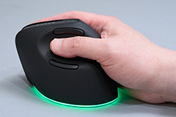 画像ギャラリー No.003のサムネイル画像 / Razerから来た縦型マウス「Pro Click V2 Vertical」は，ゲームで実用的に使えるのか？【レビュー】