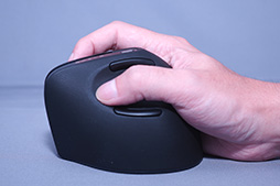 画像ギャラリー No.014のサムネイル画像 / Razerから来た縦型マウス「Pro Click V2 Vertical」は，ゲームで実用的に使えるのか？【レビュー】