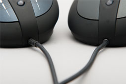 画像ギャラリー No.020のサムネイル画像 / 「G700s」「G500s」「G400s」レビュー（前編）。新生となったゲーム周辺機器ブランド「Logitech G」第1弾マウスのポイントを押さえる