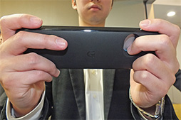 画像ギャラリー No.015のサムネイル画像 / iPhoneでのゲーム体験が大きく変わる？ iPhone 5s＆5用ゲームパッド「G550」ファーストインプレッション。Apple Storeでは12月13日に先行発売