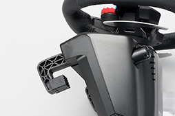 画像ギャラリー No.018のサムネイル画像 / Logicool G「G29」＋「Driving Force Shifter」レビュー。新型のステアリングコントローラはPS4時代の定番となるか
